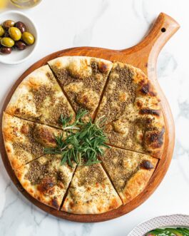 منقوشة زعتر موتزريلا